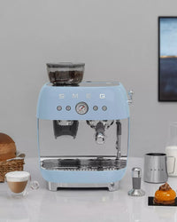 Smeg EGF03PBUK 50s Retro Style Espresso Machine 2.4L 1650W Pastel Blue thumbnail 8