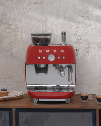 Smeg EGF03RDUK Retro Espresso Coffee Machine with Grinder Red thumbnail 6