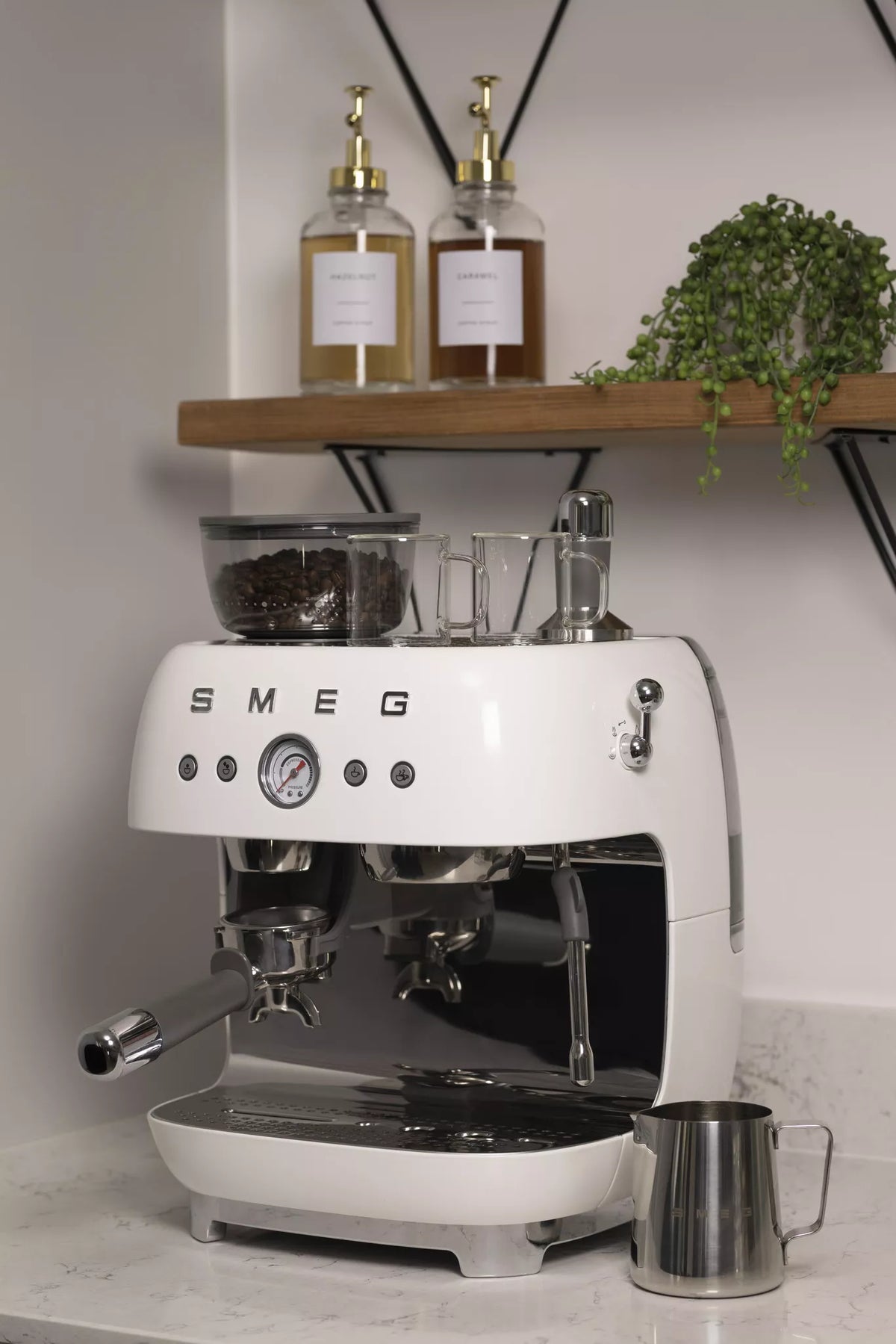 Smeg EGF03WHUK Retro Espresso Coffee Machine with Grinder White — image 7