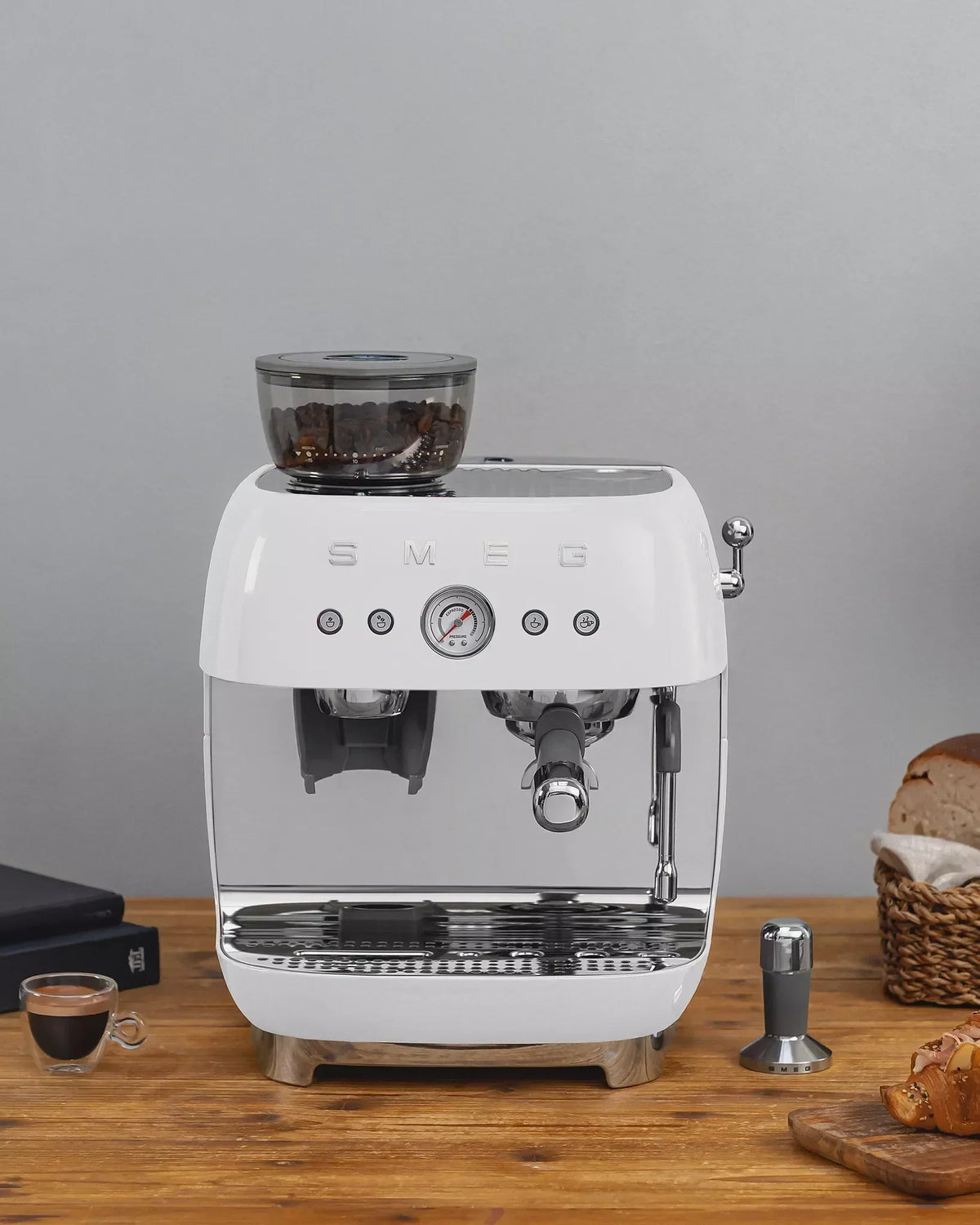 Smeg EGF03WHUK Retro Espresso Coffee Machine with Grinder White — image 8