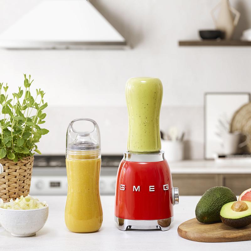 Smeg PBF01RDUK Personal Blender 300W 0.6L Red — image 3