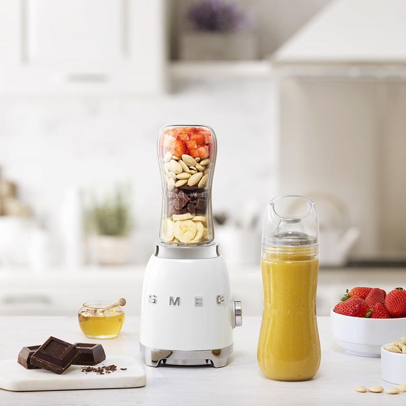 Smeg PBF01WHUK 50s Retro Style Personal Blender 0.6L 300W White — image 5